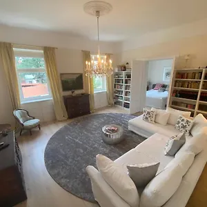 https://traditionelle-altbauwohnung-mit-charme.graz-austria-hotels.com